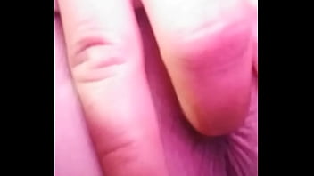 Sola en su habitación