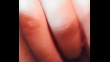 Sola en su habitación