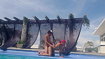 Sexo en la piscina
