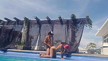 Sexo en la piscina Sexo en la piscina