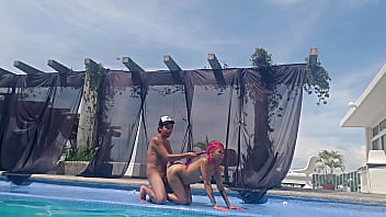 Sexo en la piscina