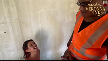 Chupando e sentando no pau do jonh no meio da construção 3