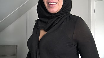 Sexy virgin muslim girl takes of all her clothes and is not afraid to show her hairy vagina Sexy virgin muslim girl takes of all her clothes and is not afraid to show her hairy vagina