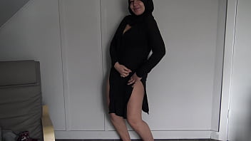 Sexy virgin muslim girl takes of all her clothes and is not afraid to show her hairy vagina