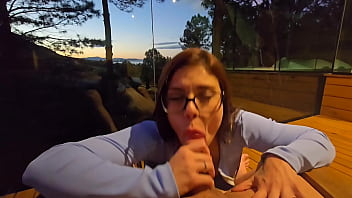 Levei a novinha para um chalé nas montanhas e fodi com ela ao ar livre com uma vista fantástica ainda gozei na boca 2