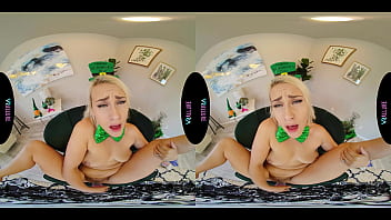 Naturally busty blonde masturbates on st patrick's day in virtual reality