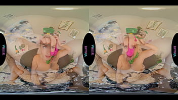 Naturally busty blonde masturbates on st patrick's day in virtual reality