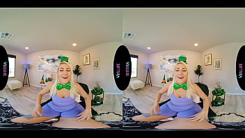 Naturally busty blonde masturbates on st patrick's day in virtual reality