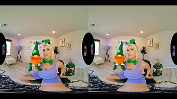 Naturally busty blonde masturbates on st patrick's day in virtual reality