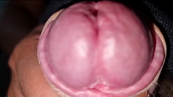 Assolo sborrata apri la bocca e ingoia tutto il mio sperma caldo e poi ti sbatto il cazzo sulle labbra mentre ti fisso