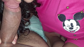 Le doy una mamada a un invitado luego de la fiesta