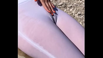 Eso sucede cuando mojo mi lycra ️that's what happens when i wet my leggings