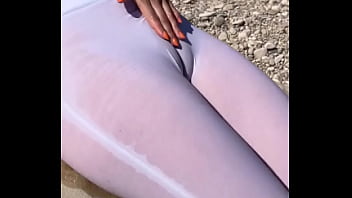 Eso sucede cuando mojo mi lycra ️that's what happens when i wet my leggings