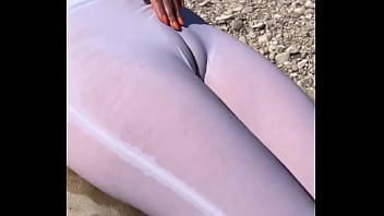 Eso sucede cuando mojo mi lycra ️that's what happens when i wet my leggings