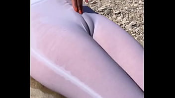 Eso sucede cuando mojo mi lycra ️that's what happens when i wet my leggings