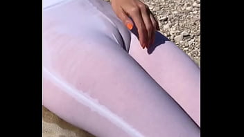 Eso sucede cuando mojo mi lycra ️that's what happens when i wet my leggings