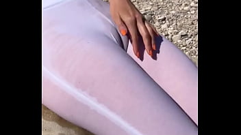 Eso sucede cuando mojo mi lycra ️that's what happens when i wet my leggings