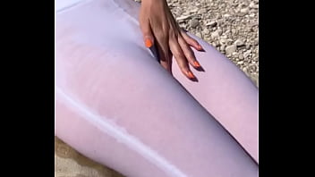 Eso sucede cuando mojo mi lycra ️that's what happens when i wet my leggings