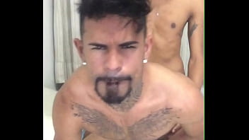 Novinho Me Pegou De Quatro E Meteu Com Força No Meu Cu thumbnail