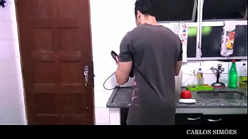 Delícia morena safada com bunda grande sentando no dotado