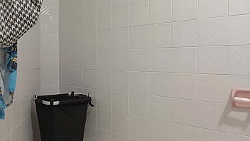 Gordibuena dándose un baño