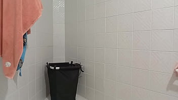 Gordibuena dándose un baño