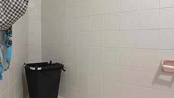 Gordibuena dándose un baño