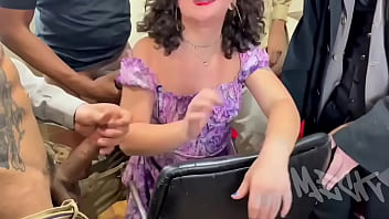 Gang com roleta russa com uma gostosa mas no meio da diversão uma surpresa que deixo esse gang melhor ainda video completo no red