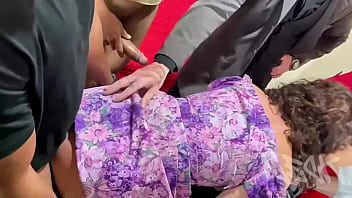 Gang com roleta russa com uma gostosa mas no meio da diversão uma surpresa que deixo esse gang melhor ainda video completo no red