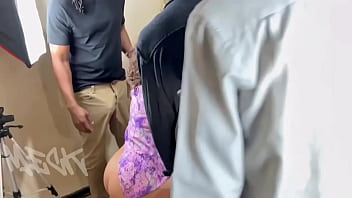 Gang com roleta russa com uma gostosa mas no meio da diversão uma surpresa que deixo esse gang melhor ainda video completo no red