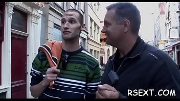 Smal titted doxy sucks fine