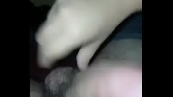 Me la pone dura con su saliva