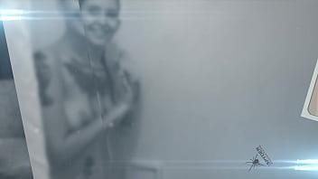 Haven moss gets wet and plays in shower