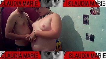 Comida de co&ntilde;o y jueguecito en el movil sexo y tecnolog&iacute;a esta gorda est&aacute; a la &uacute;ltima