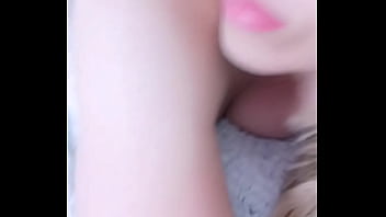 Tu aimerais être derrière moi et écarté mon string