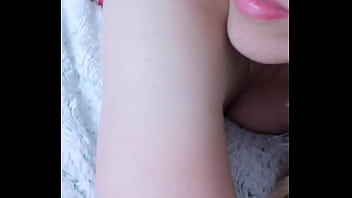 Tu aimerais être derrière moi et écarté mon string