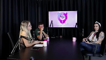 Os Atendimentos Que Faz Com As Duas Namoradas Não Ia Curtir Fazer Gang Bang Com Desconhecidos E Quando Foi Pro Motel Lexi Mallet Sheer Red thumbnail