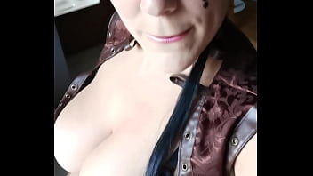 Si vous sortez l'après midi au pool party de l'abso spa venez me faire un