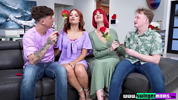 Nonton Sloppy Valentine&rsquo;s Day Mom Swap thumbnail