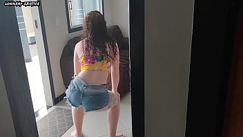 Resolvi testa o marcio baiano rebolando minha raba na cara dele e a reação dele nao foi diferente mim fudeu todinha ate molhar tudinho minha buceta