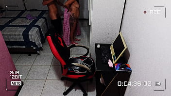 Casada traindo o marido com vizinho da casa ao lado