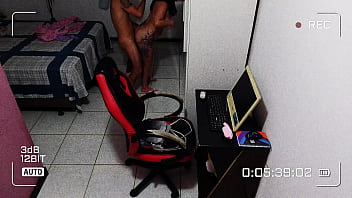 Casada traindo o marido com vizinho da casa ao lado
