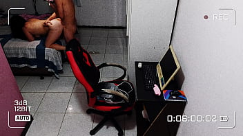 Casada traindo o marido com vizinho da casa ao lado