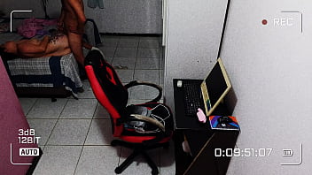 Casada traindo o marido com vizinho da casa ao lado