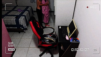 Casada traindo o marido com vizinho da casa ao lado