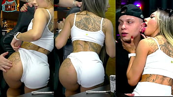 Bianca demarchi mostra a silhueta do seu corpo morde a orelha do ruan e o pescoço que tesão podcast pápum no barraco