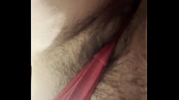 Me masturbo en un baño publico mientras no hay nadie