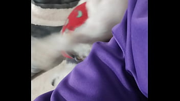 Ruiva safada fica brincando com o marido e depois chama seu vizinho casado pra depilar sua buceta