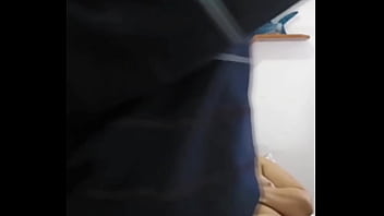 Ruiva safada fica brincando com o marido e depois chama seu vizinho casado pra depilar sua buceta