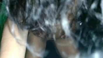 Levei minha esposa novinha pra casa de swing ela não resistiu de ver tanto pau e acabou dando gostoso